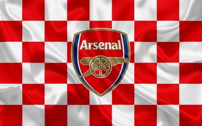 DP体育-凯蒂麦卡比赛后和球迷合影